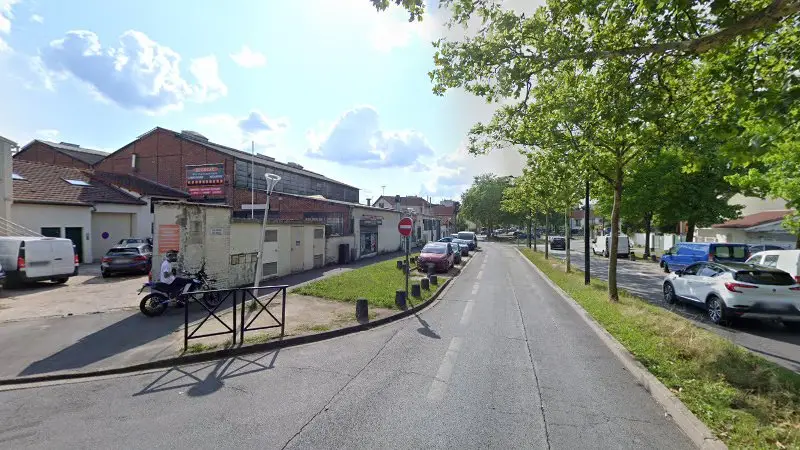 Vue de la rue devant GARAGE ELITE CAR, Champigny-sur-Marne