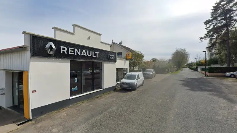 Vue de la rue devant Renault - Agence Damien Chevalier, Foissiat
