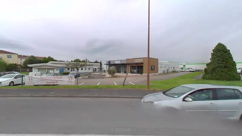 Vue de la rue devant Contrôle technique POIDS LOURDS MACON - AUTO'NOME - CCTA SAONE BRESSE, Mâcon