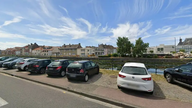 Vue de la rue devant Société Marius Pieces Automobile, Calais