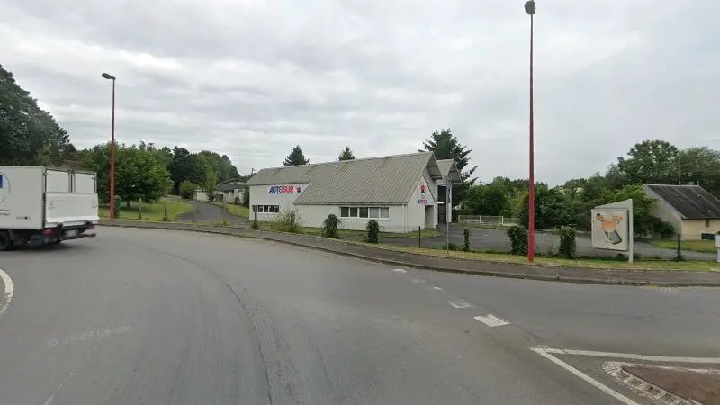 Vue de la rue devant Contrôle technique Autosur La Ferté Macé, La Ferté Macé