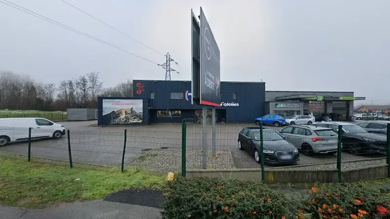 Vue de la rue devant SILIGOM - PNEUS ET SERVICES AUTOMOBILES, Douvaine