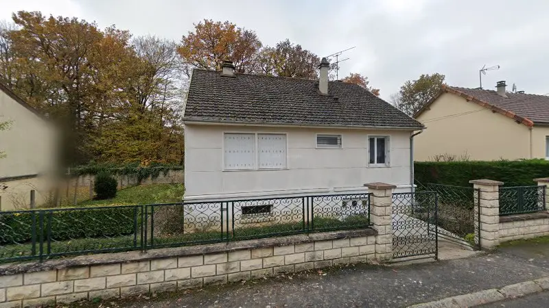 Vue de la rue devant ALLO NEGOCE AUTO, Marolles-en-Hurepoix