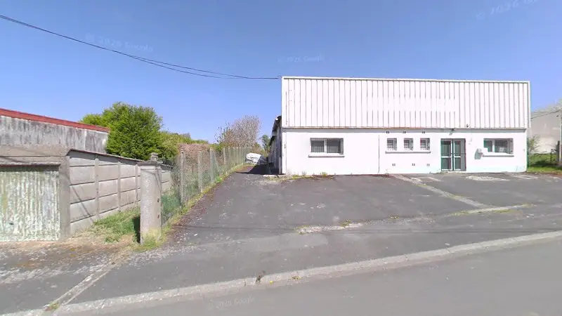 Vue de la rue devant Garage Robert, Villers-Outréaux
