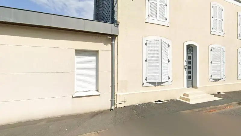 Vue de la rue devant GARAGE BLANCHARD, Saint-Georges-sur-Loire
