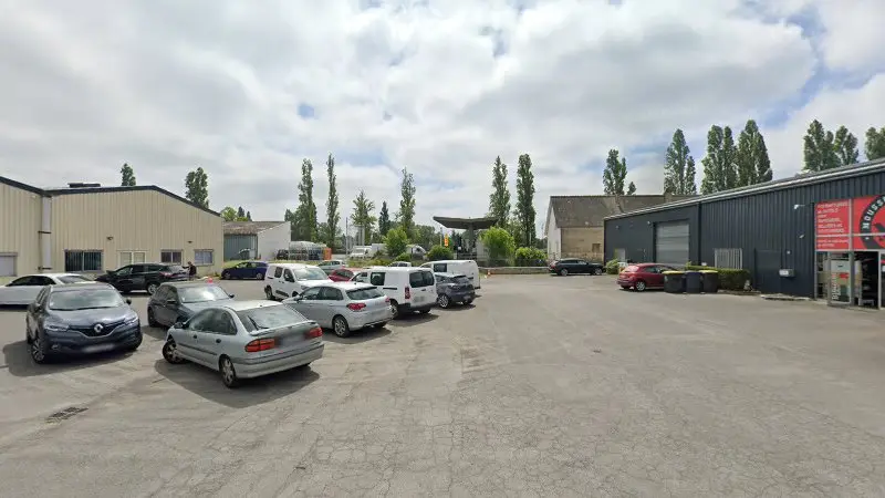 Vue de la rue devant AS Auto Sécurité Contrôle technique ST PIERRE DES CORPS, Saint-Pierre-des-Corps