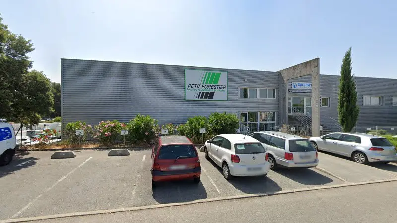 Vue de la rue devant DICSIT MAINTENANCE - Mercedes Benz Service, Mouans-Sartoux