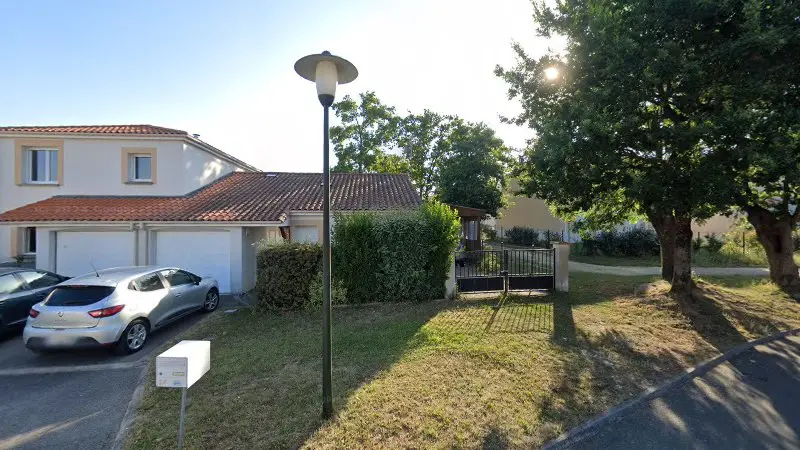 Vue de la rue devant Entretien Automobile à Domicile, Pornic