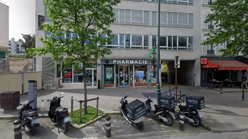 Vue de la rue devant AXIAL - AM'S AUTOS, Neuilly-sur-Seine