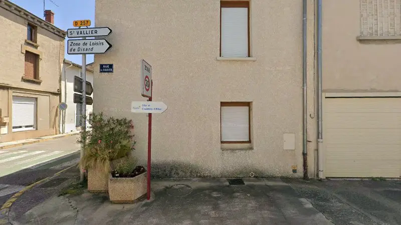 Vue de la rue devant Carrosserie d'Albon, Andancette