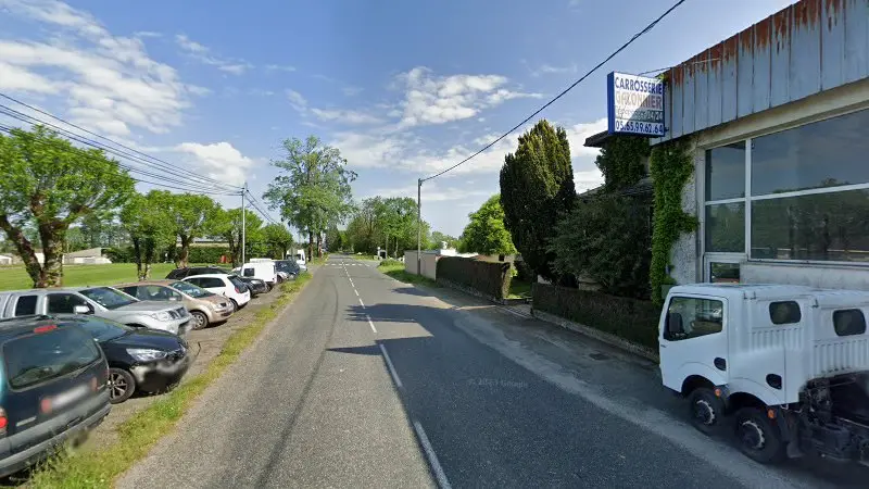 Vue de la rue devant Carrosserie Galonnier MOTRIO, Montfranc