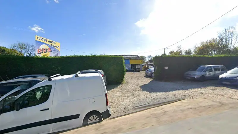 Vue de la rue devant R.V.A. (Récupération Véhicules Accidentés-SARL), Virandeville