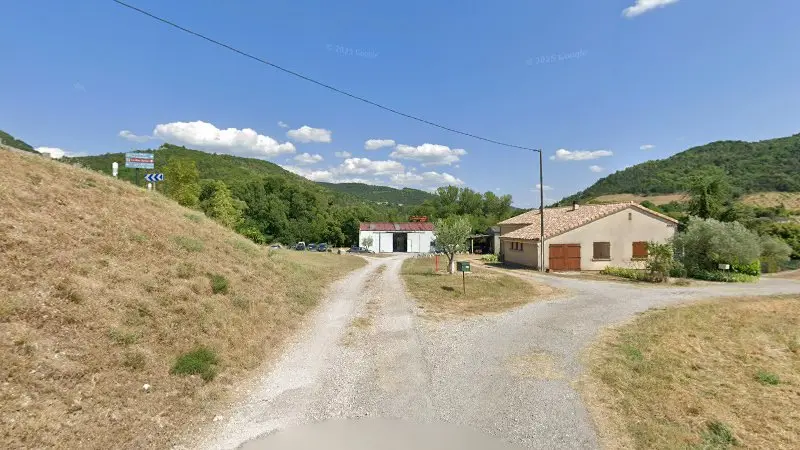 Vue de la rue devant Carrosserie Du Pont, Curnier