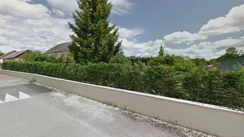 Vue de la rue devant DépannageAuto21 M.AGAVIOS Cyril, Noiron-sur-Bèze
