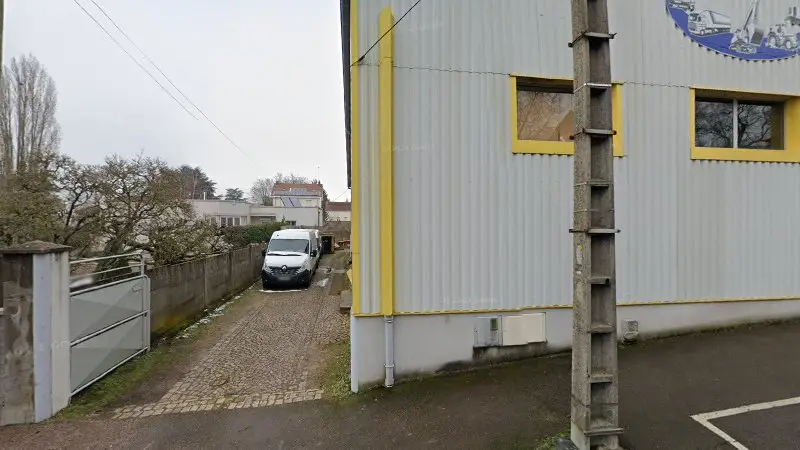 Vue de la rue devant Réparation et recharge de climatisation près de Chalon-sur-Saône 71, Montceau-les-Mines