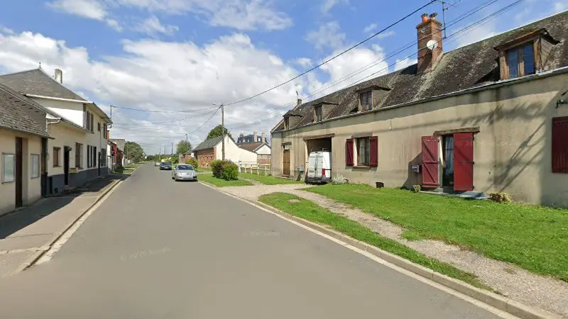 Vue de la rue devant GARAGE PREMIER - BEST LIFE PNEUS SERVICE, Halloy
