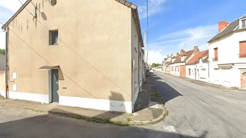 Vue de la rue devant Europneus Nord, Saint-Amand-Montrond