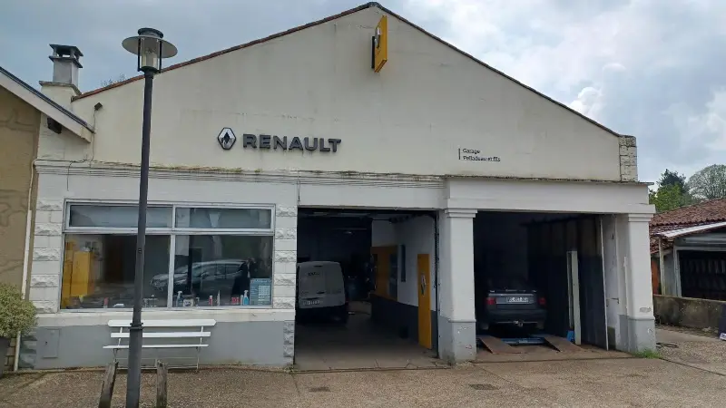 Photo publiée sur la fiche Google de RENAULT - Pelladeau Et Fils, Champagne-Mouton