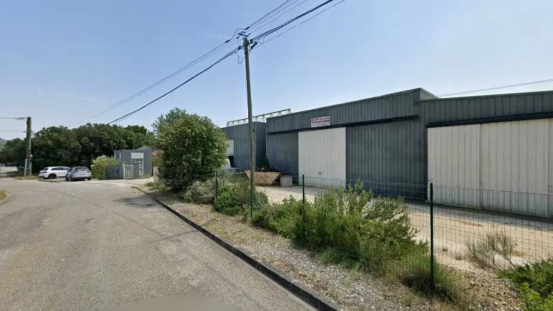 Vue de la rue devant Bordoy Mecanique Industrielle de Sce, Malataverne