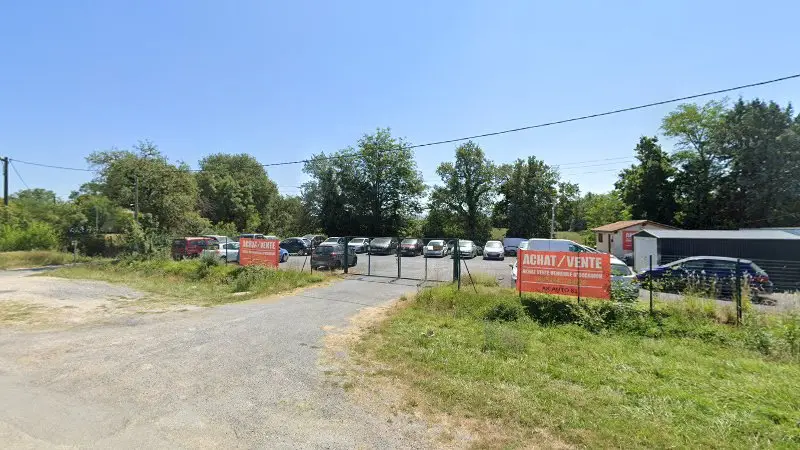 Vue de la rue devant AK AUTO 81, Cambounet-sur-le-Sor