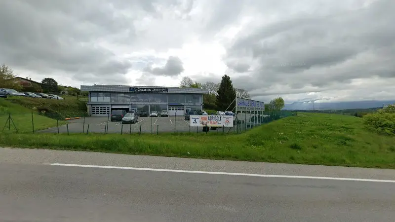 Vue de la rue devant Garage Team RS Pneus, Cruseilles