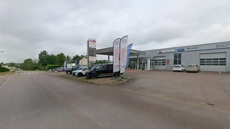 Vue de la rue devant Garage Semur Auto Service, Semur-en-Auxois