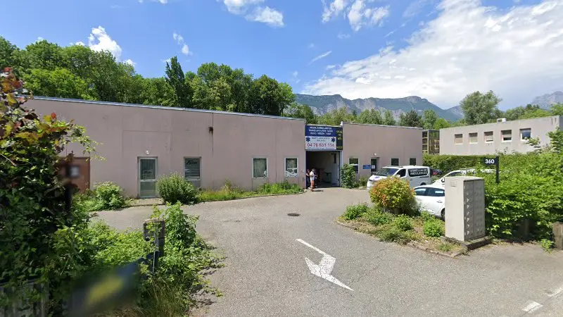 Vue de la rue devant GARAGE FAS AUTO, Montbonnot-Saint-Martin