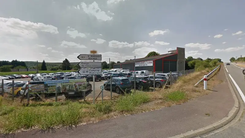 Vue de la rue devant DEPOT du GARAGE JOSSE, Noues de Sienne