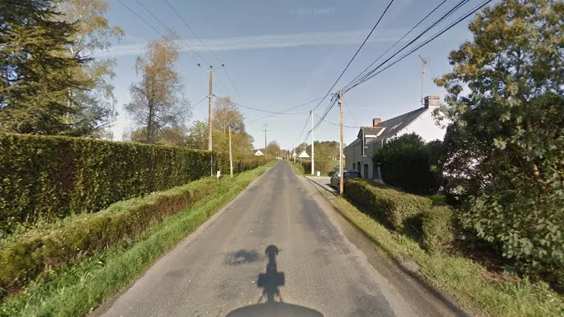 Vue de la rue devant TLR MOTOS 44, Notre-Dame-des-Landes