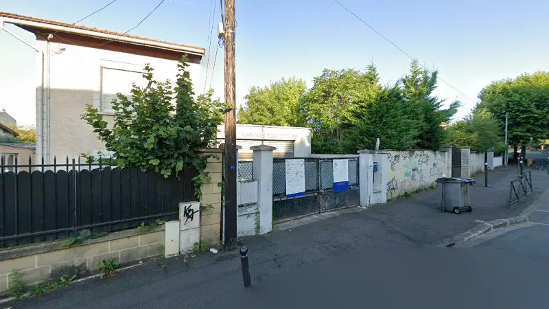 Vue de la rue devant Garage T.D.R, Vitry-sur-Seine
