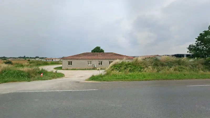 Vue de la rue devant Stoll achat et vente de véhicules d’occasion, Montauban