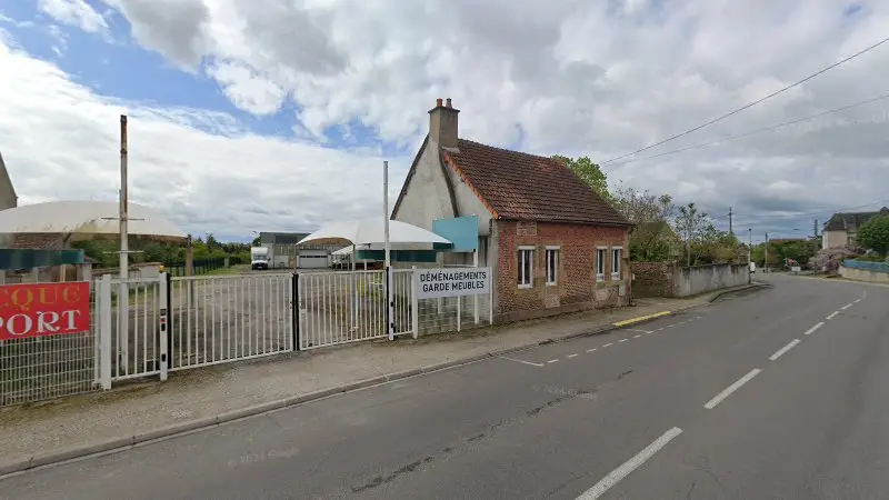 Vue de la rue devant Carrosserie De Bourgogne, Yzeure