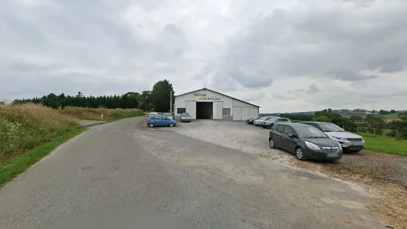 Vue de la rue devant Garage Eyheramouno, Aïcirits-Camou-Suhast