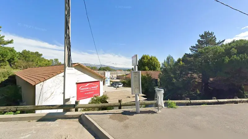 Vue de la rue devant Carrosserie des Pradeaux - Motrio, Gréasque