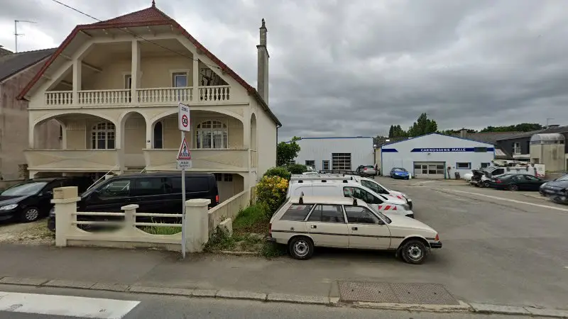 Vue de la rue devant SOS PARE-BRISE ST-AUBIN-DU-CORMIER, Saint-Aubin-du-Cormier