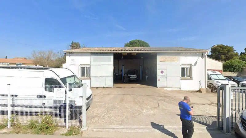 Vue de la rue devant Garage Mazoyer Automobiles, Villeveyrac