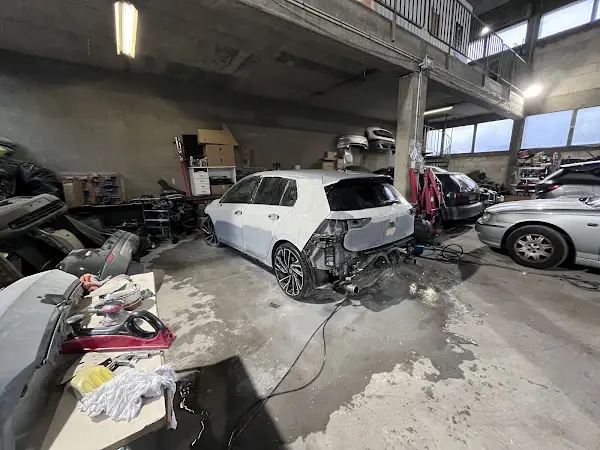 Photo publiée sur la fiche Google de Garage élégance auto carrosserie peinture Mecanique, Sarcelles