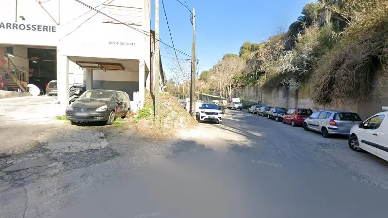 Vue de la rue devant Ateliers Carrosserie Moni SAS, Nice