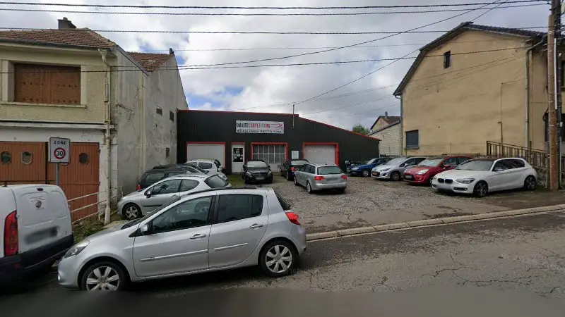 Vue de la rue devant DM AUTOCOMPETITIONS, Boulange