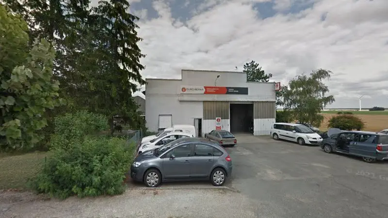Vue de la rue devant Eurorepar Garage Brandel Pierre, Châtillon-le-Roi