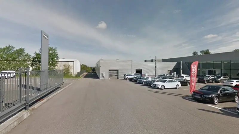 Vue de la rue devant ŠKODA Service Epinal - Passion Automobiles, Épinal
