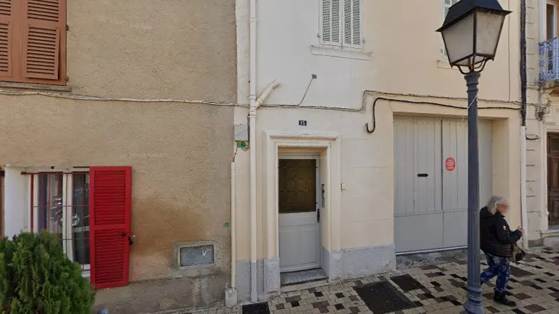 Vue de la rue devant Produits de Nettoyage vegetal Auto et Bateau, Flayosc