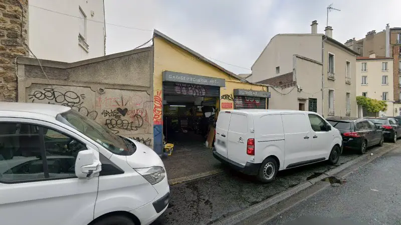 Vue de la rue devant Garage Mecanique Auto, Montreuil