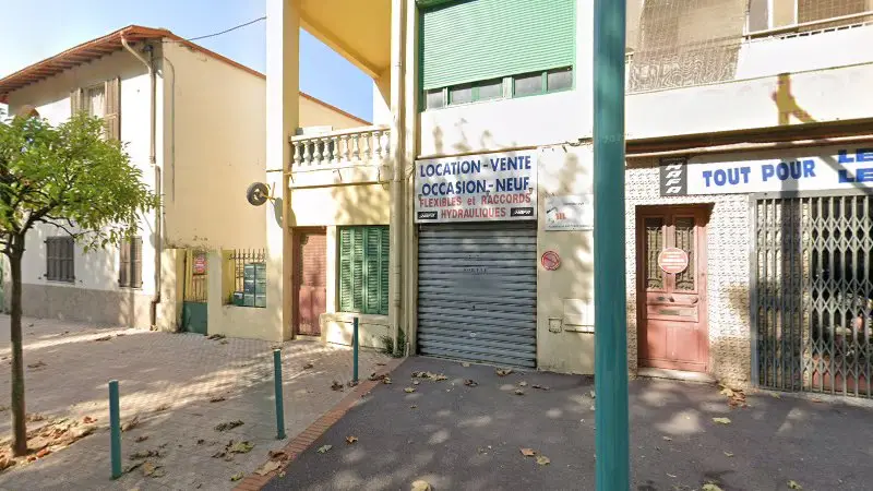 Vue de la rue devant Pneus Pour Motos Et Scooters, Menton