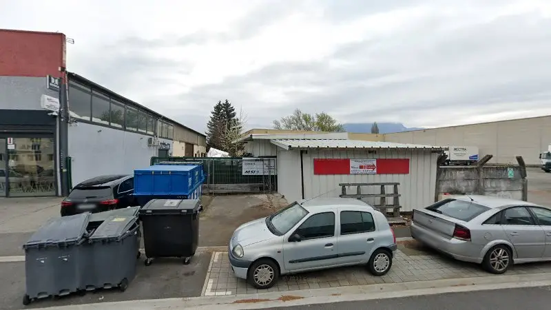 Vue de la rue devant Petite Mecanique Ferrucci, Saint-Martin-d'Hères