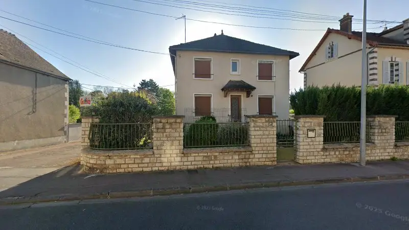 Vue de la rue devant SASU Carrosserie Leger Auto, Auxerre