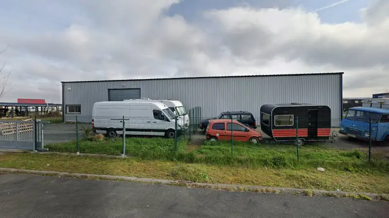Vue de la rue devant AG L'auto 17, Saint-Georges-des-Coteaux