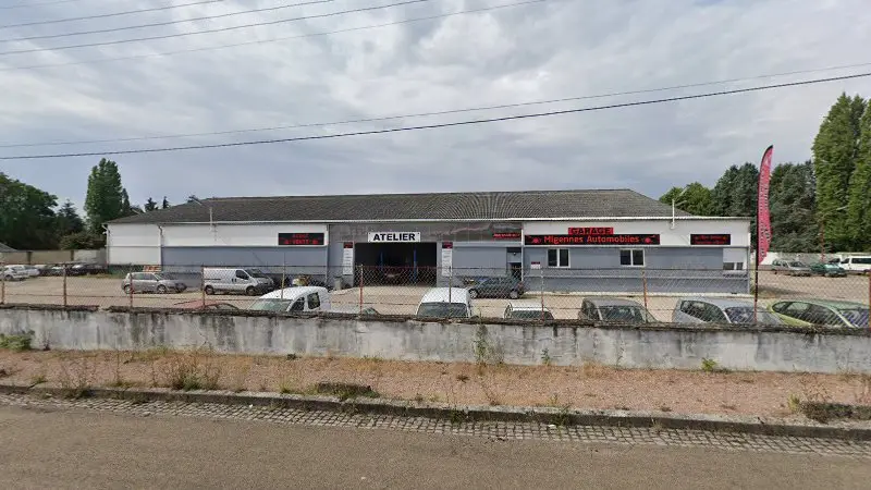 Vue de la rue devant Garage migennes automobile, Migennes