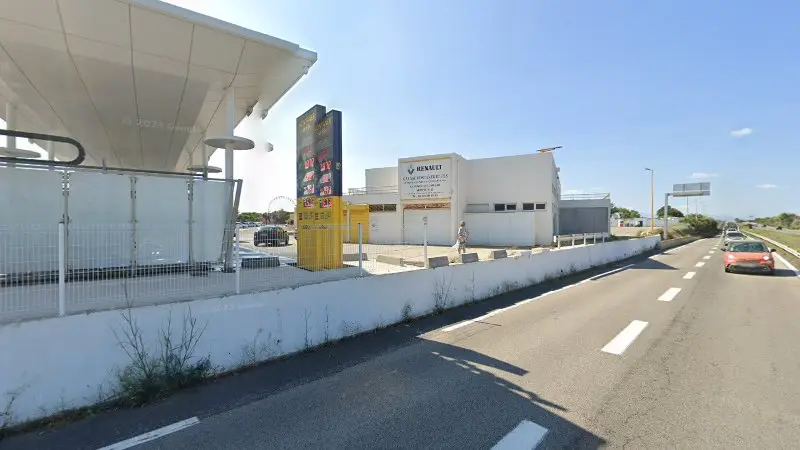 Vue de la rue devant Garage Montaner Et Fils, Le Barcarès