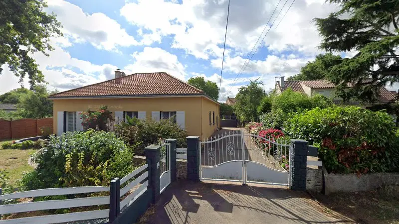 Vue de la rue devant Le Garage Chez Vous, Saint-Julien-de-Concelles